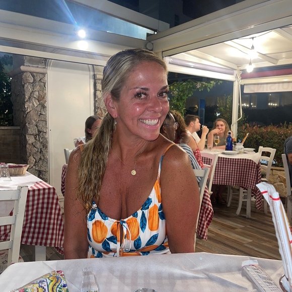Meet your Posher, Eileen - Picture 1 of 1